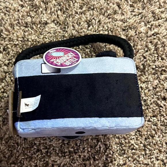 P.L.A.Y Pet Lifestyle and You Globetrotter Camera Plush Dog Toy (NWT) - Picture 2 of 2